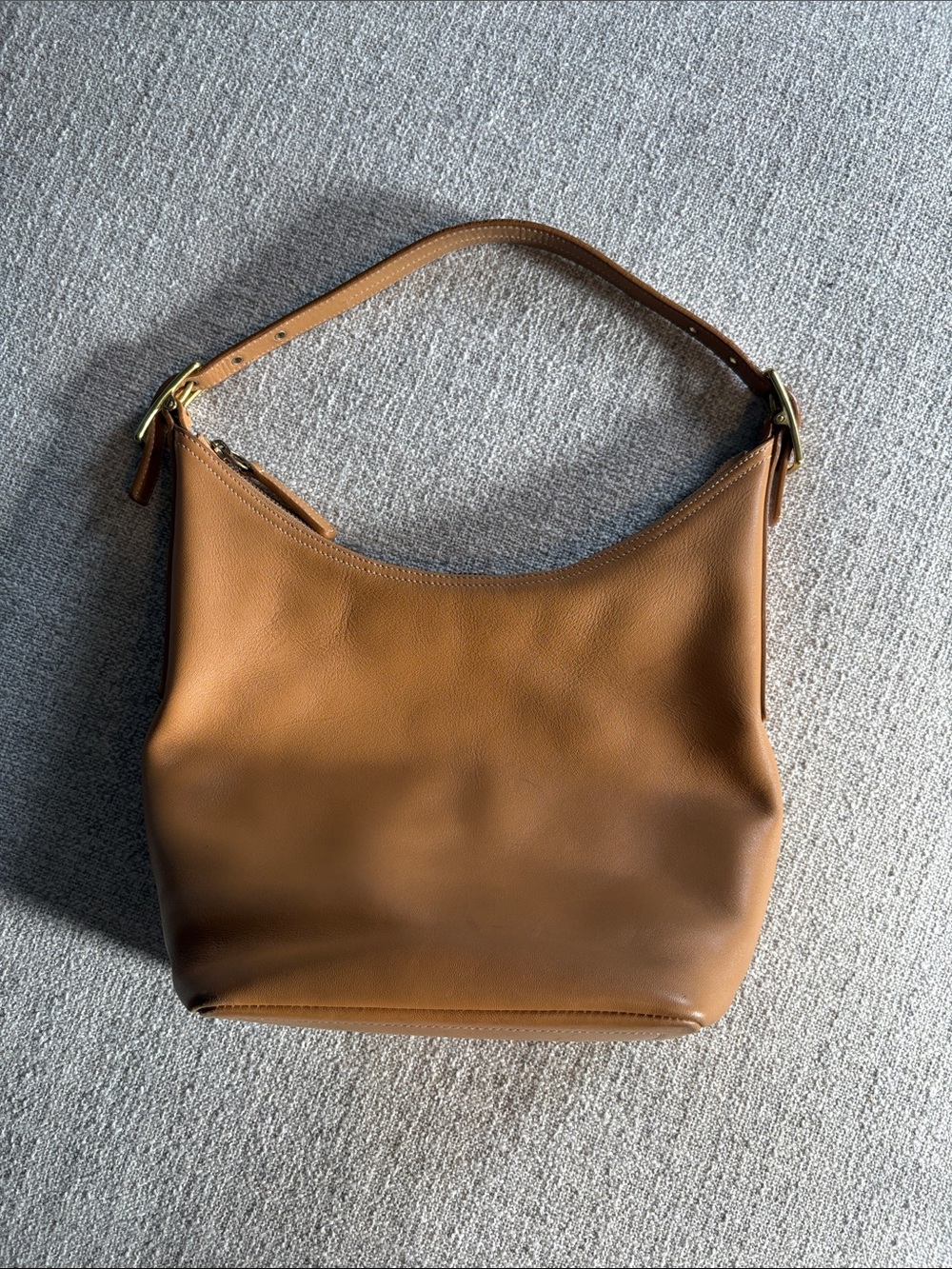 Authentic Coach Vintage British Tan Leather Shoulder Bag (Style 9823)